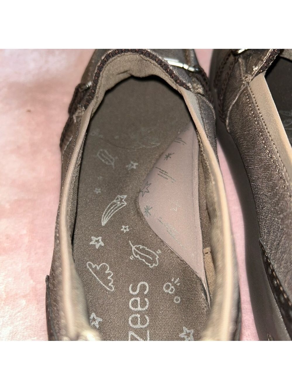 BZEES Abby light brown slip on loafers flats with leaf print size 8W - Picture 8 of 8